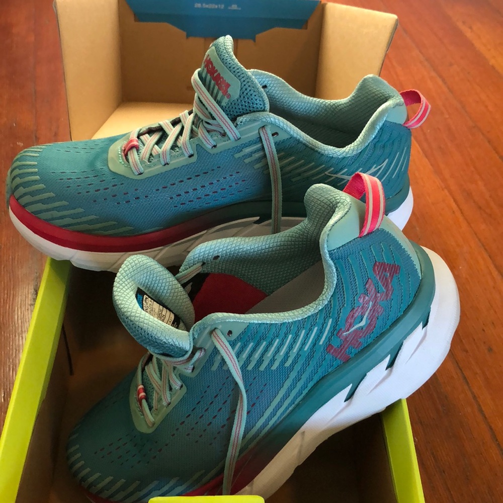 Brand new women’s hoka Clifton !